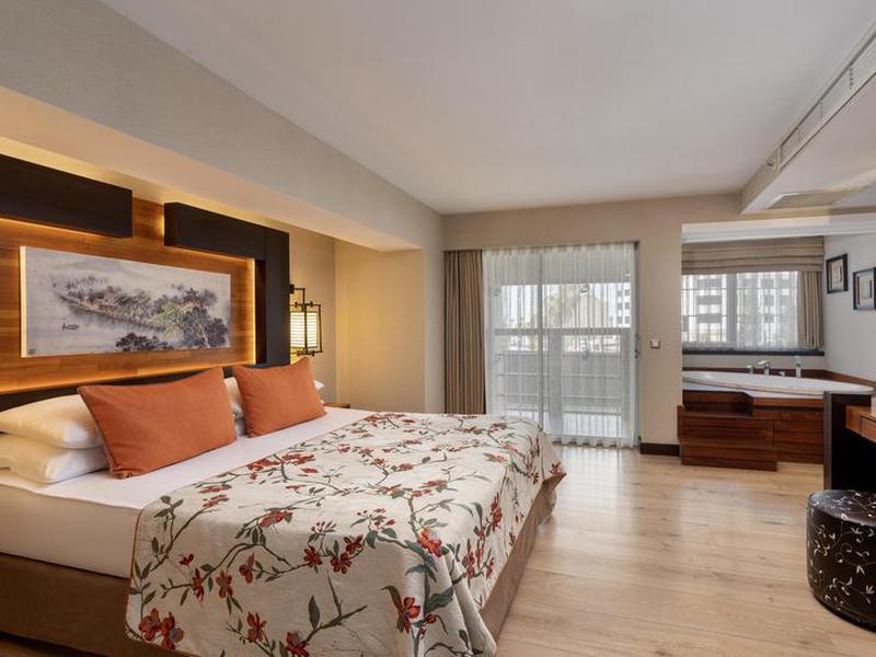 Limak Lara Deluxe Hotel