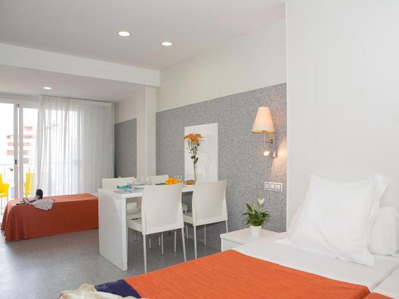 FCD224D04F4141BE8E65120219DB7BCB