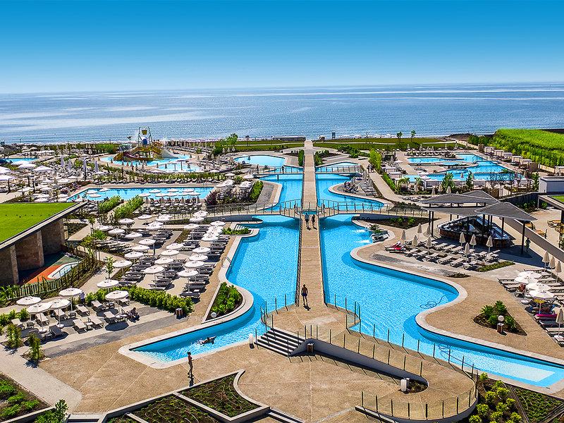 Wave Beach Villas