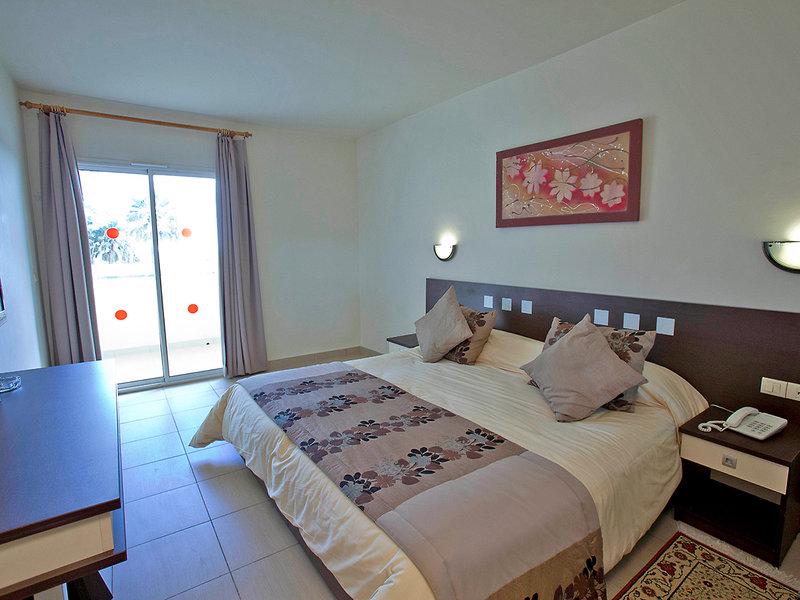 ABC2E573DB7C30DEA988FB5ED1F41D97