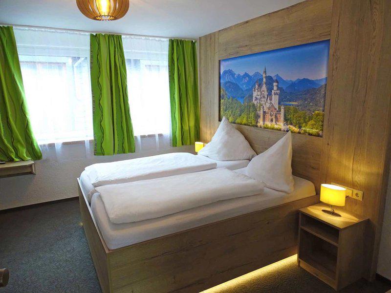 679EE5E42BA974137BE42806B4A7C08A