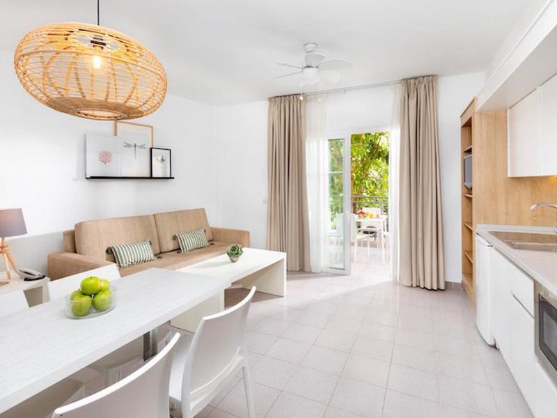 1E5C77E6A52A86A9C977E39BA9A87059