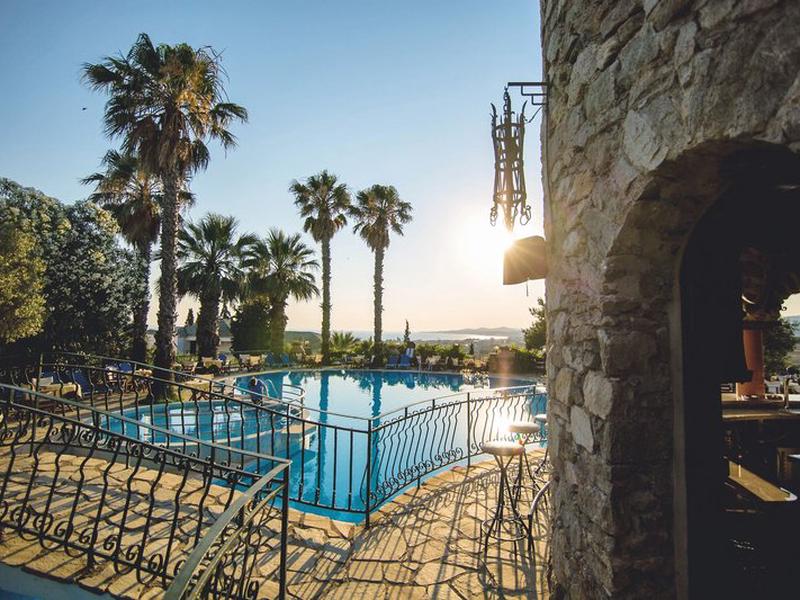 E6120D3CDD4FA242F70D0B590F16418F