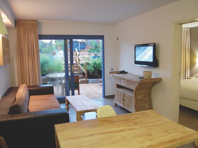 21B18AA849CCAC2A7316D917FAAC0A9B