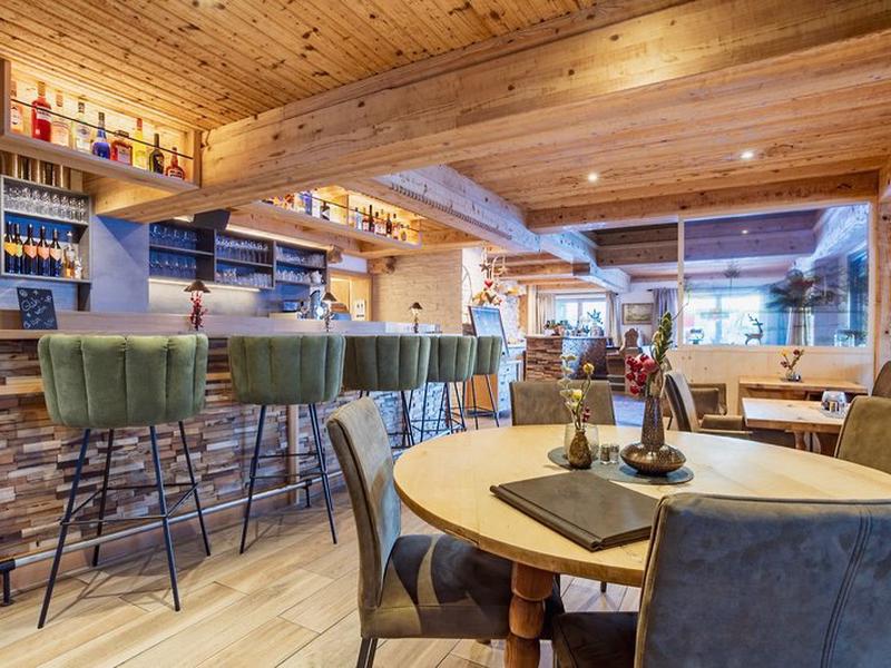 7DA2B54EB20E3317AABB08BDD7953170