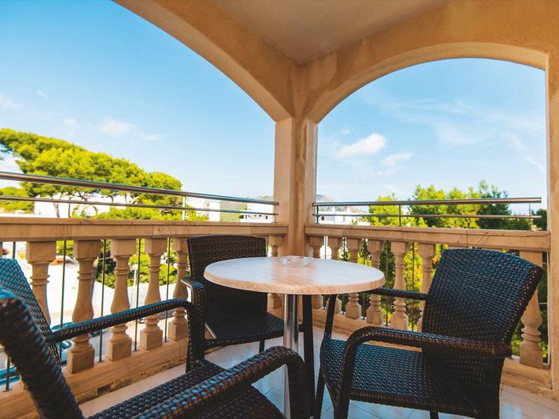 B3F71E2327B5CDDF78795F19627FEBB7