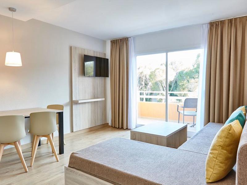 00CED24191EE185C571C94FBBEC3401D