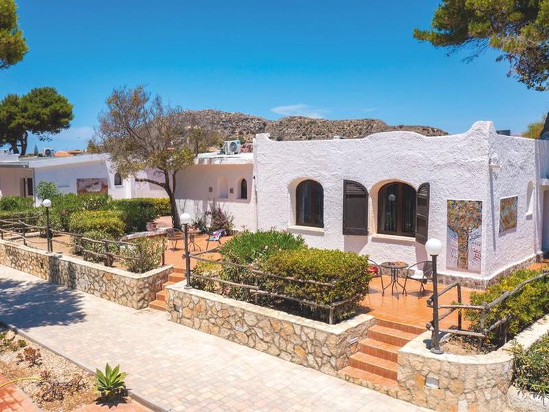 249D0B05E6785F197E1982A29099906E