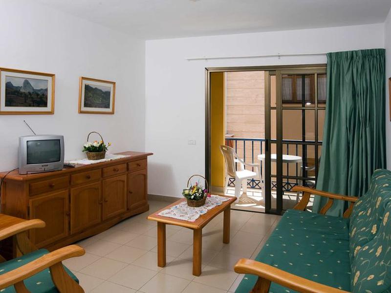 F27EF28C4F6E1BC163D90E62B54AD8C3