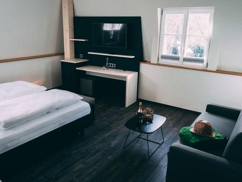 AEEF8538BE613C984F05DB1BB84E87B1