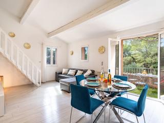 Font Mourier / 4 pax (tr)