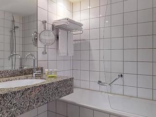 Courtyard Düsseldorf Hafen (tr)