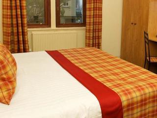 The Pipers' Tryst Hotel (tr)