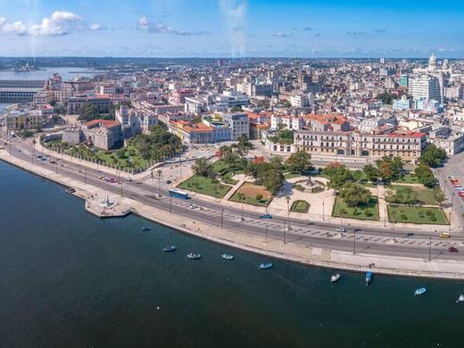 Round Trip VIVA KUBA + VA