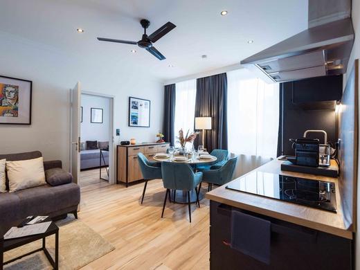 Schiller Apartment im Zentrum von Hof. Küche, Parkplatz, 250MBit Wlan / 5 pax