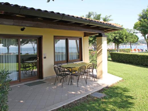 Front Lake Resort Le Corti del Lago / 4 pax