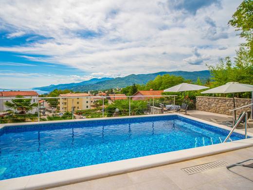 Koalas Nest Home & Apartments / 2 pax