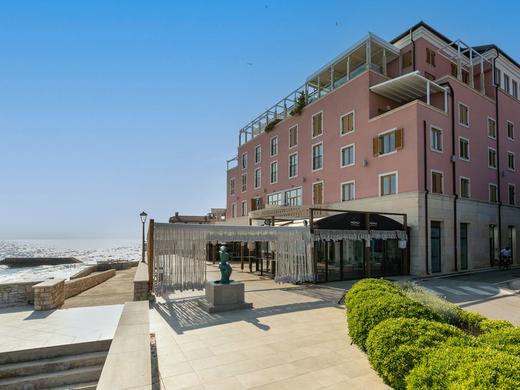 Aparthotel Rotonda Inn / 4 pax