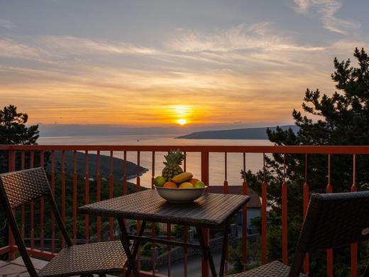 Luxury Seaview Apartment / 2 pax