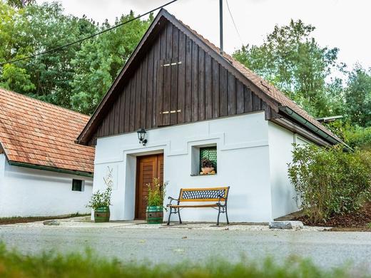 Weinfass-Chalet für 4 in Grub an der March / 4 pax