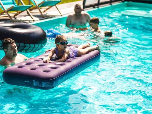 mit gemeinschaftlichem Pool / 6 pax