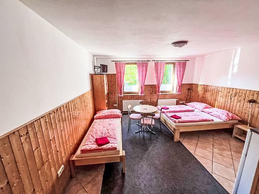 U výcarského dvora I / 3 pax