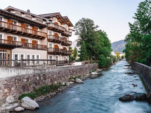 HENRI - Country House