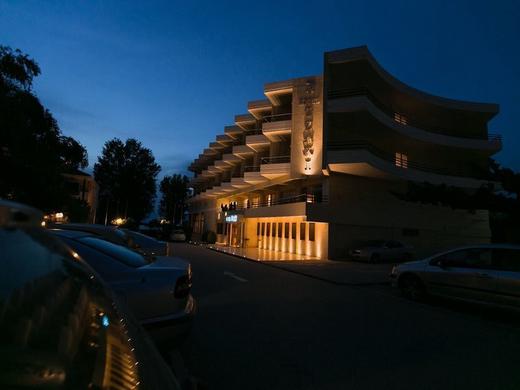 Tzaki Hotel & Restaurant