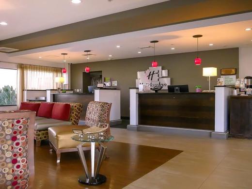 Holiday Inn Edison at Midtown