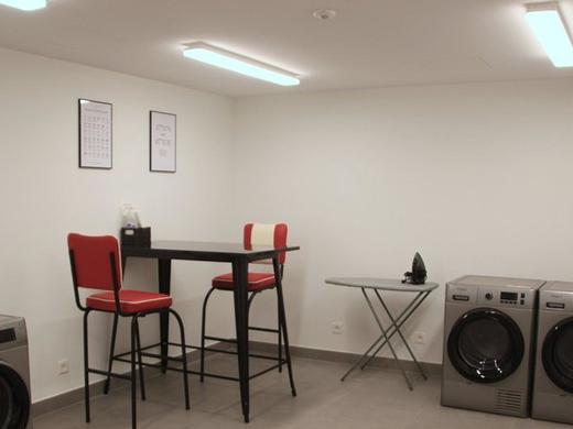 H.I. Express & Suites