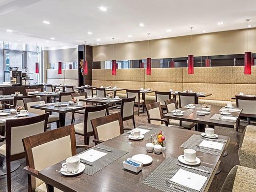 Hotel NH Danube City