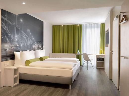 Super 8 Hotel by Wyndham Mainz Zollhafen