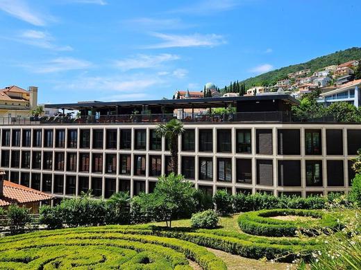 Keight, Curio by Hilton