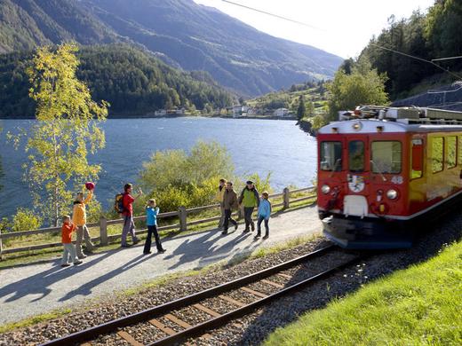 Bahn-Wandern in Graubünden