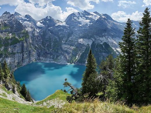 Bahn-Wandern am Oeschinensee