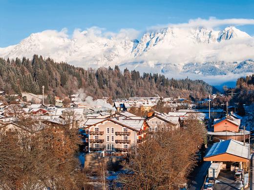 HENRI - Country House