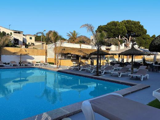 Chevy Hotel & Suites