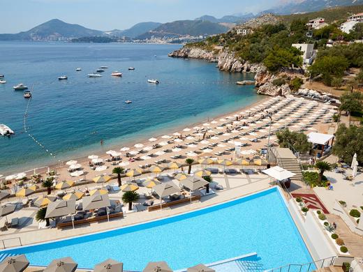 Maestral Resort & Casino