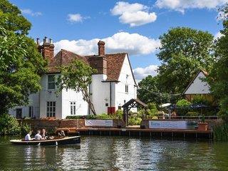 The Barns Hotel (tt)