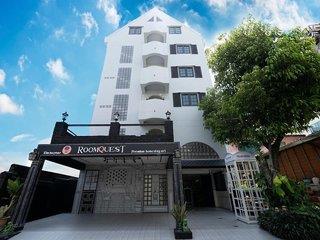 RIM Thapea Walking Street by RoomQuest (tt)