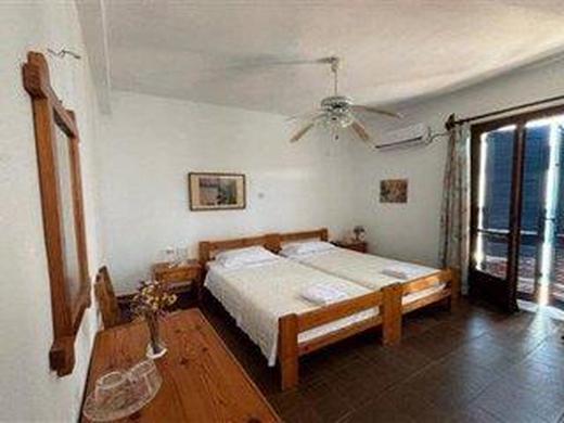 Avra Pension