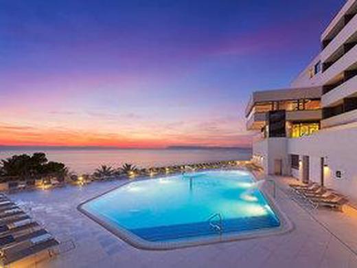 Medora Auri Family Beach