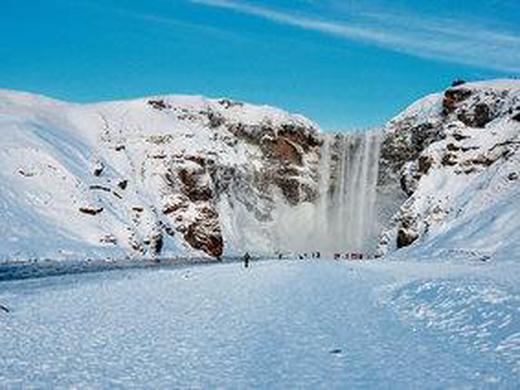 Isländische Naturelemente und Lichtspiele