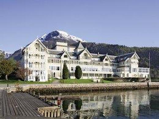 Fjorde, Gletscher und historische Hotels