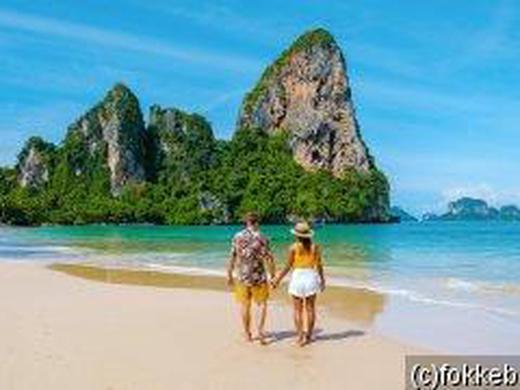 Thailand: Smaragdgrüne Seen, weiße Strände & bunte Märkte entdecken