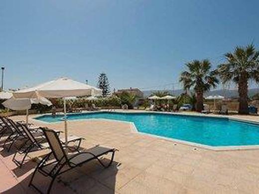 Leonidas Hotel and Studio