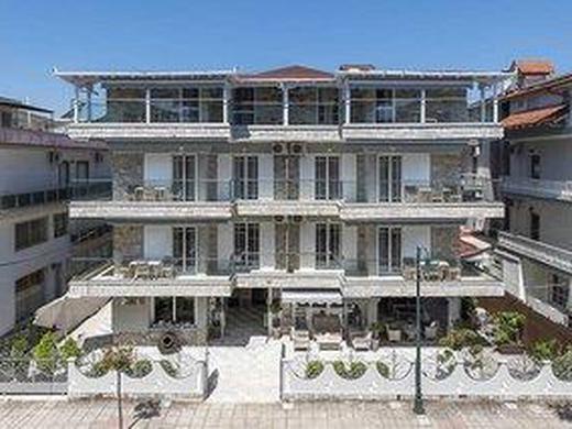 Ouzas Luxury Hotel