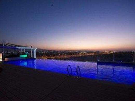 Carnelian By Glory Bower Hotels