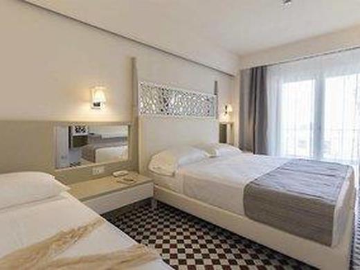 Suite Hotel L'oasi Di Riaci