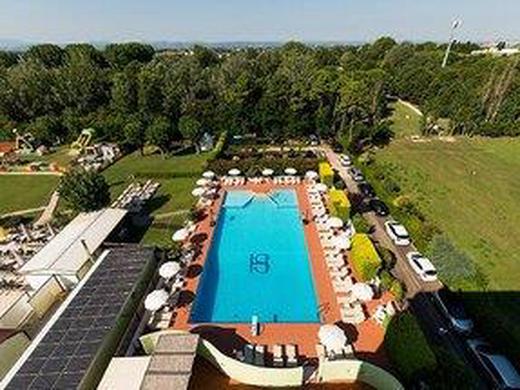 Hotel Sabrina Village